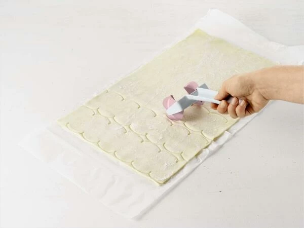 Betty Bossi Teigrolle Rose Roller 4 Betty Bossi Teigrolle Rose Roller – Bild 2