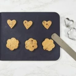 Zyliss Flaches Backblech Mit Antihaftbeschichtung -KitchenAid shop 220 E980192 E980211 Zyliss BakingSheetAndAngledPaletteKnife Lifestyle HR