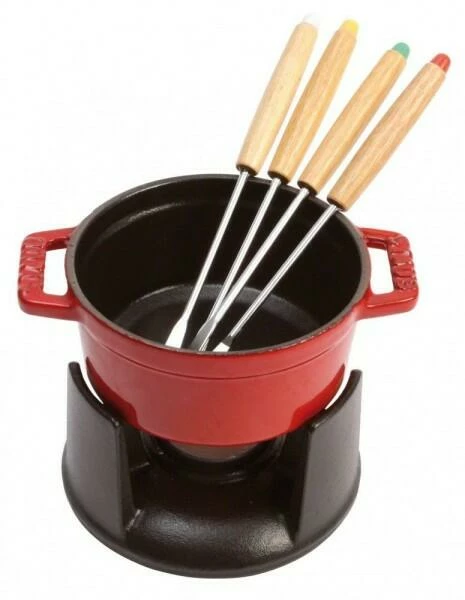 Staub Schoko Fondueset Aus Gusseisen In Kirschrot 3 Staub Schoko Fondueset Aus Gusseisen In Kirschrot