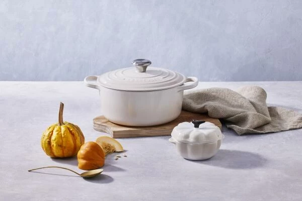 Le Creuset Kürbisförmchen Mit Deckel In Meringue 8 Le Creuset Kürbisförmchen Mit Deckel In Meringue – Bild 6
