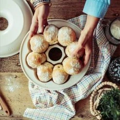 Emile Henry Unterteil Für Brotkranz-Backform Rund In Grand Cru -KitchenAid shop EH 5505 Life PainCouronne CrownBaker TopView V HD min 2