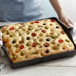 Emile Henry Focaccia-Form In Fusain -KitchenAid shop EH 7515 Life Focaccia BreadBaker OlivesTomatoes H