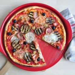 Emile Henry Pizzastein In Granatapfel, 37 Cm -KitchenAid shop EH 761X Amb PizzaStone Zucchini Olives Mozza Top H