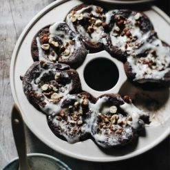 Emile Henry Unterteil Für Brotkranz-Backform Rund In Grand Cru -KitchenAid shop Emile Henry Brotkranzbackform Schokoschnecken LD 2