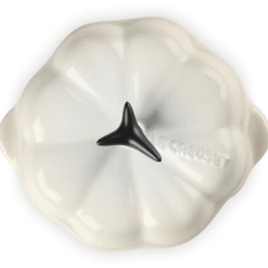 Le Creuset Kürbisförmchen Mit Deckel In Meringue 10 Le Creuset Kürbisförmchen Mit Deckel In Meringue -KitchenAid shop LC 20200703 ZS PS FS 61802357160003 004