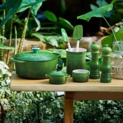 Le Creuset Mittlere Kochkelle Craft In Bamboo Green 7 Le Creuset Mittlere Kochkelle Craft In Bamboo Green -KitchenAid shop LC 20201221 UK LS YC BAMBOOCOLL2021 144 copy 2