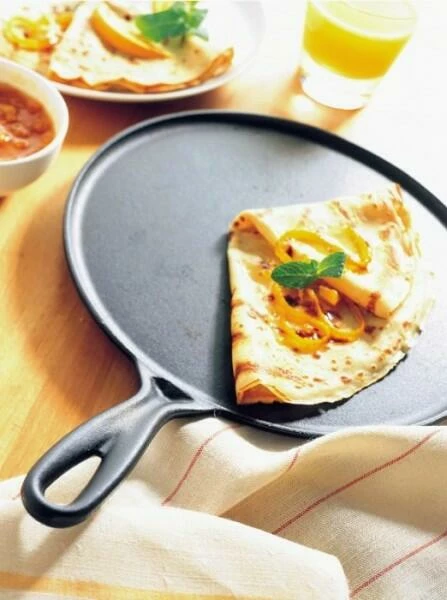 Le Creuset Crepes-Pfanne Aus Gusseisen In Kirschrot 4 Le Creuset Crepes-Pfanne Aus Gusseisen In Kirschrot – Bild 2