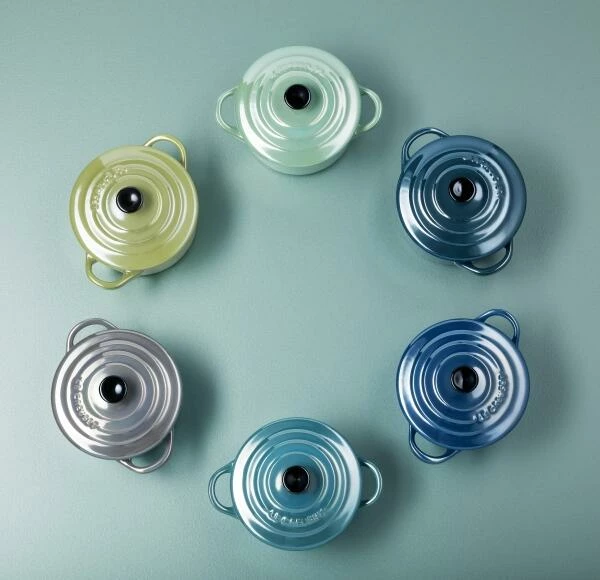 Le Creuset Mini Cocotte in perlgrau Metallic Le Creuset Mini Cocotte In Perlgrau Metallic -KitchenAid shop Metallics LS03 1