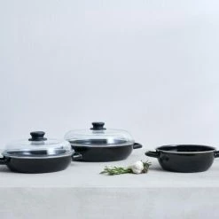 Riess Emaille Riess Schmorpfanne Aus Schwarzemaille Ohne Deckel 24 Cm 9 Riess Emaille Riess Schmorpfanne Aus Schwarzemaille Ohne Deckel 24 Cm -KitchenAid shop RIESS AMBIENTE CLASSIC Schwarzemaille Schmorpfanne 02 highres 1